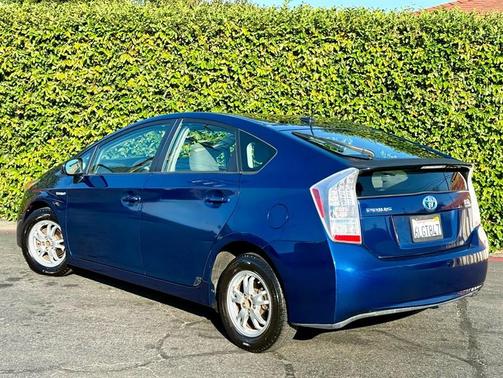 2010 Toyota Prius III