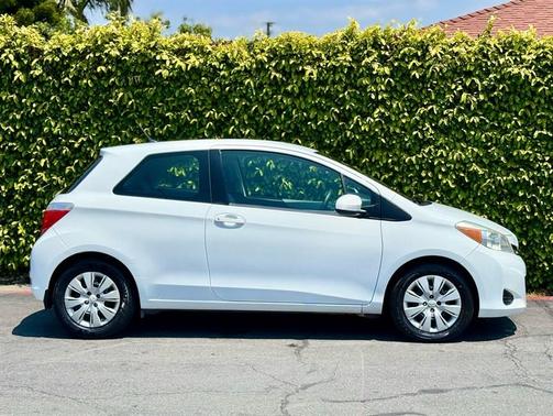 2012 Toyota Yaris LE