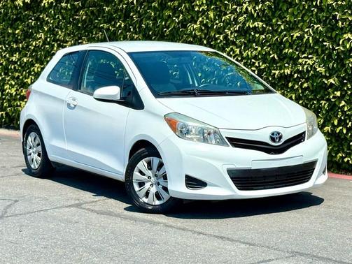 2012 Toyota Yaris LE