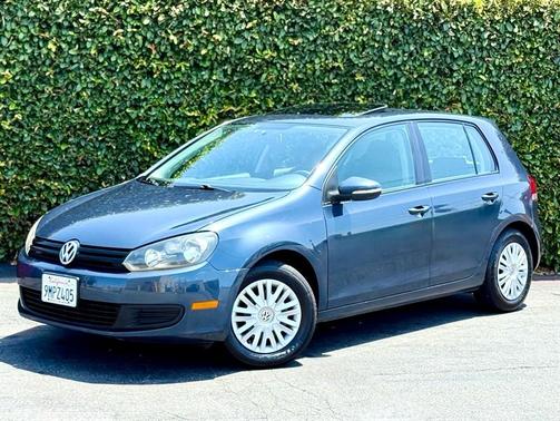 2010 Volkswagen Golf 4-Door