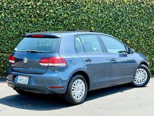 2010 Volkswagen Golf 4-Door