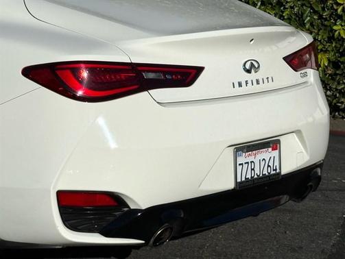 2017 INFINITI Q60 2.0T Premium