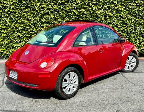 Salsa Red 2010 Volkswagen New Beetle