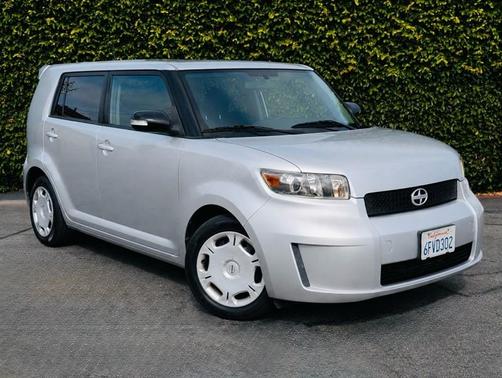 Classic Silver Metallic 2009 Scion xB