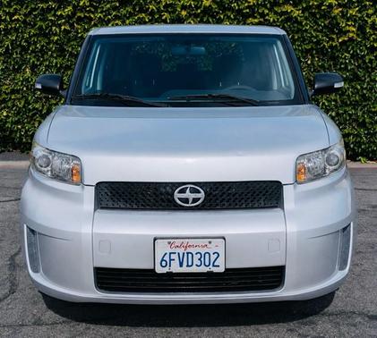 Classic Silver Metallic 2009 Scion xB
