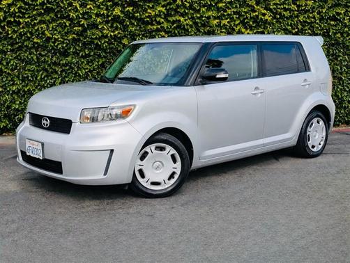 Classic Silver Metallic 2009 Scion xB