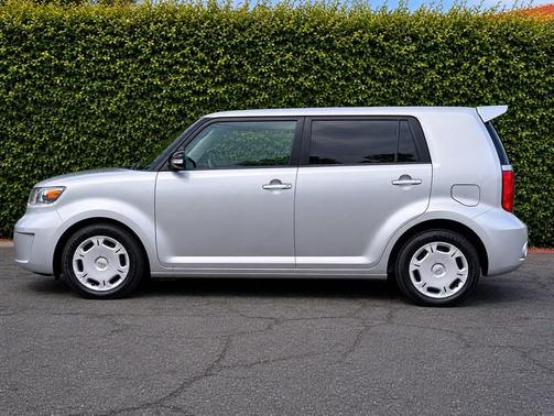 Classic Silver Metallic 2009 Scion xB