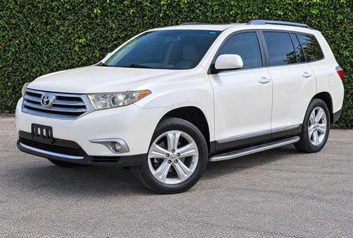 Blizzard Pearl 2012 Toyota Highlander SE