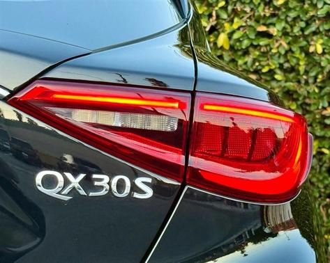 2018 INFINITI QX30 Sport
