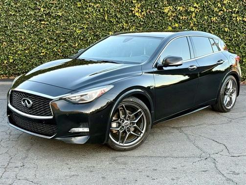 2018 INFINITI QX30 Sport