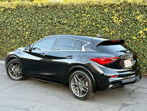 2018 INFINITI QX30 Sport