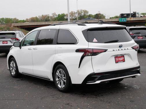 Ice Cap 2023 Toyota Sienna XSE 7 Passenger