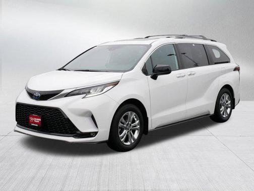 Ice Cap 2023 Toyota Sienna XSE 7 Passenger