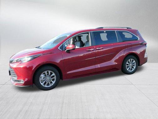 2022 Toyota Sienna XLE 7 Passenger