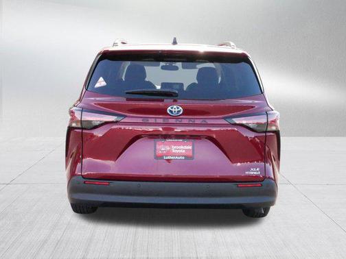 2022 Toyota Sienna XLE 7 Passenger
