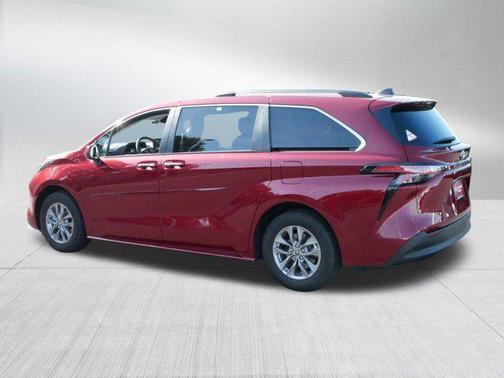 2022 Toyota Sienna XLE 7 Passenger