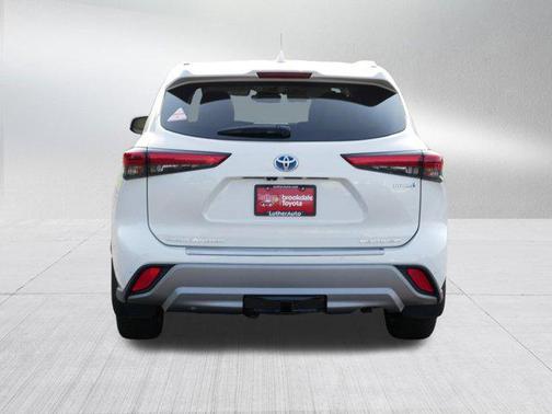 2021 Toyota Highlander Hybrid Platinum