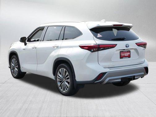2021 Toyota Highlander Hybrid Platinum