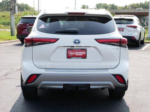 2021 Toyota Highlander Hybrid Platinum
