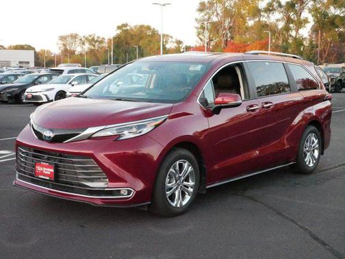 2023 Toyota Sienna Platinum