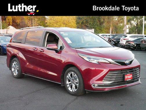 2023 Toyota Sienna Platinum