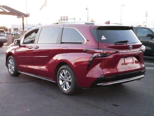 2023 Toyota Sienna Platinum