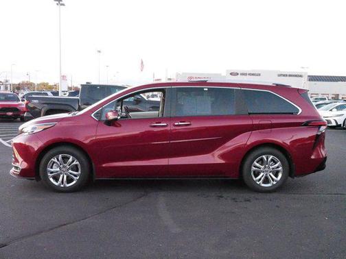 2023 Toyota Sienna Platinum