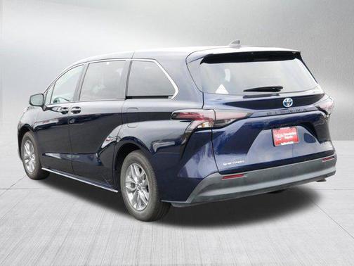 2025 Toyota Sienna LE
