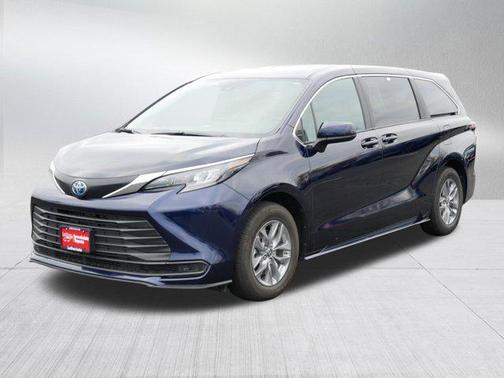 2025 Toyota Sienna LE