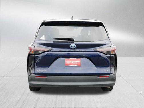 2025 Toyota Sienna LE