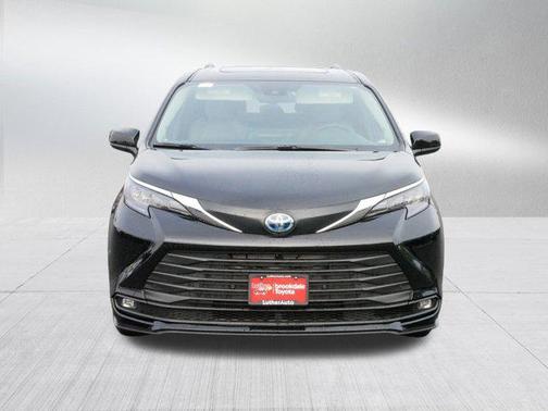 2025 Toyota Sienna XLE