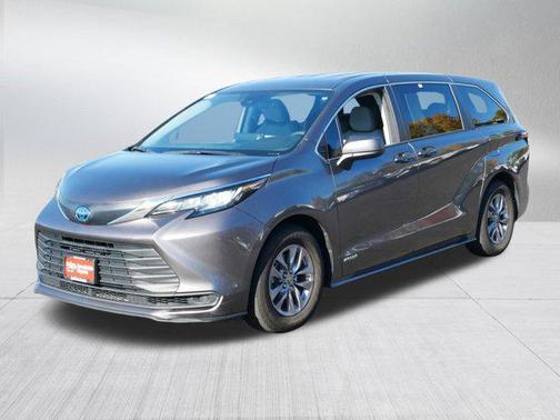 2021 Toyota Sienna LE