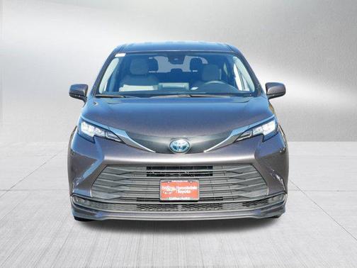 2021 Toyota Sienna LE