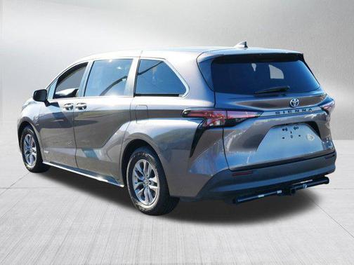 2021 Toyota Sienna LE