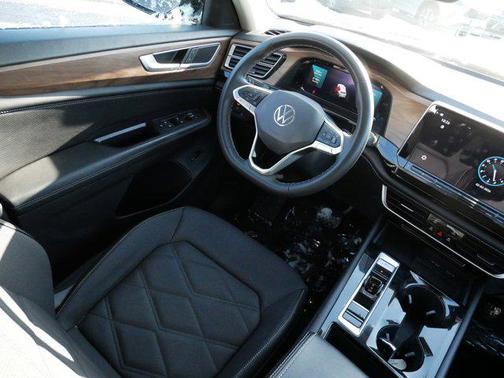 2024 Volkswagen Atlas 2.0T SE w/Technology 4MOTION