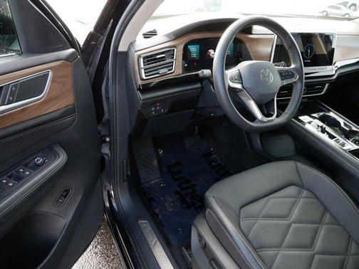 2024 Volkswagen Atlas 2.0T SE w/Technology 4MOTION