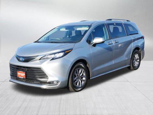 2022 Toyota Sienna XLE