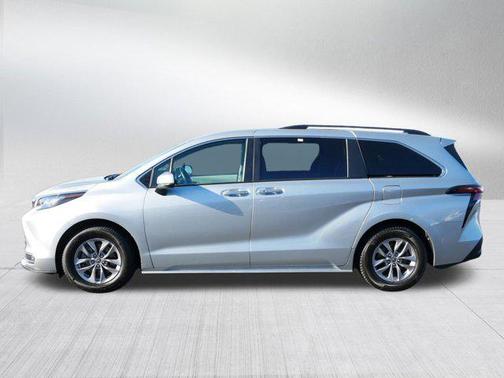 2022 Toyota Sienna XLE