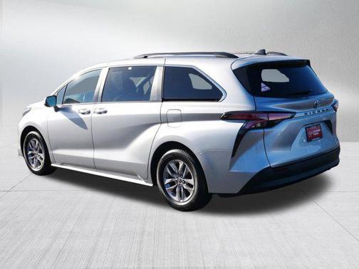 2022 Toyota Sienna XLE