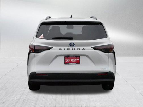 2023 Toyota Sienna XLE 8 Passenger