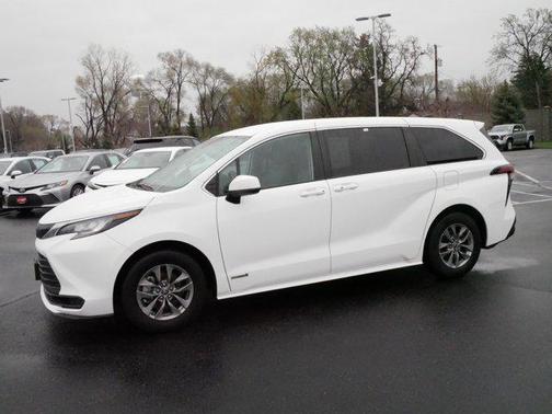 2021 Toyota Sienna LE