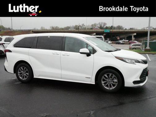 2021 Toyota Sienna LE