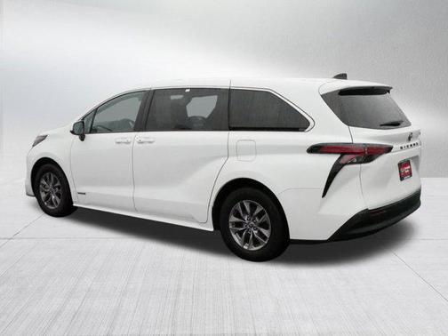 2021 Toyota Sienna LE