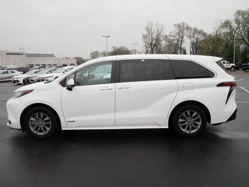2021 Toyota Sienna LE