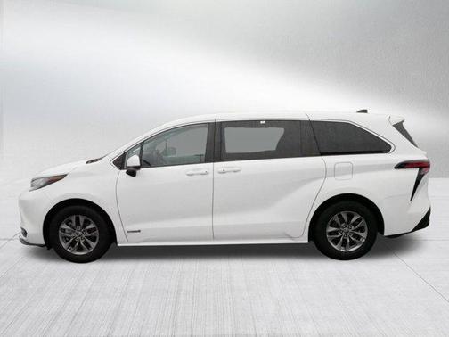2021 Toyota Sienna LE