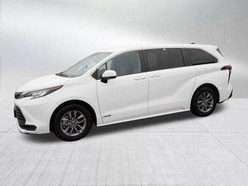 2021 Toyota Sienna LE