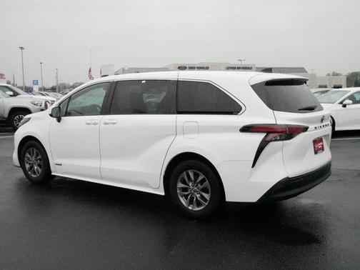 2021 Toyota Sienna LE