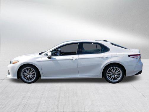 Wind Chill Pearl 2018 Toyota Camry XLE