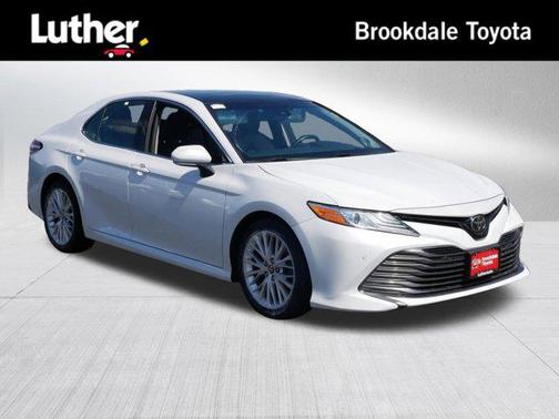 Wind Chill Pearl 2018 Toyota Camry XLE