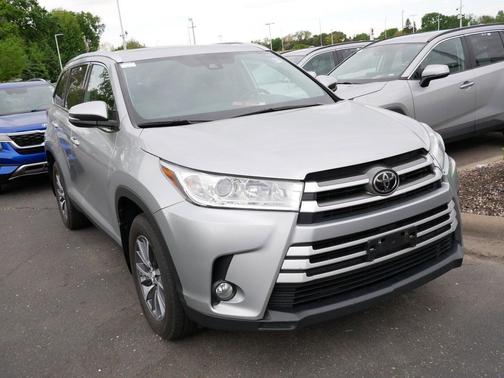 Celestial Silver Metallic 2019 Toyota Highlander XLE